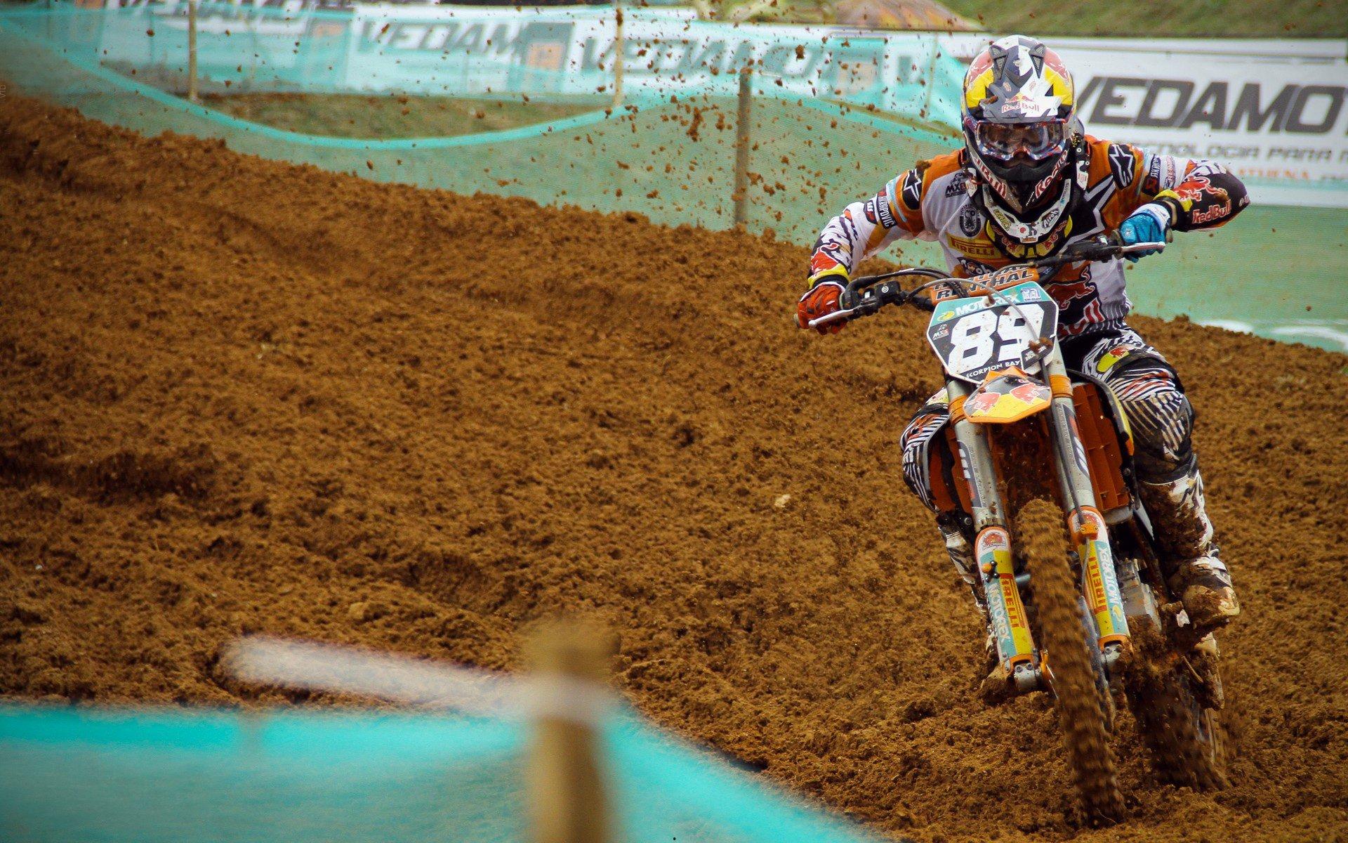 热刺中场核心麦迪逊遭遇十字韧带重伤，新赛季征程蒙上厚重阴影